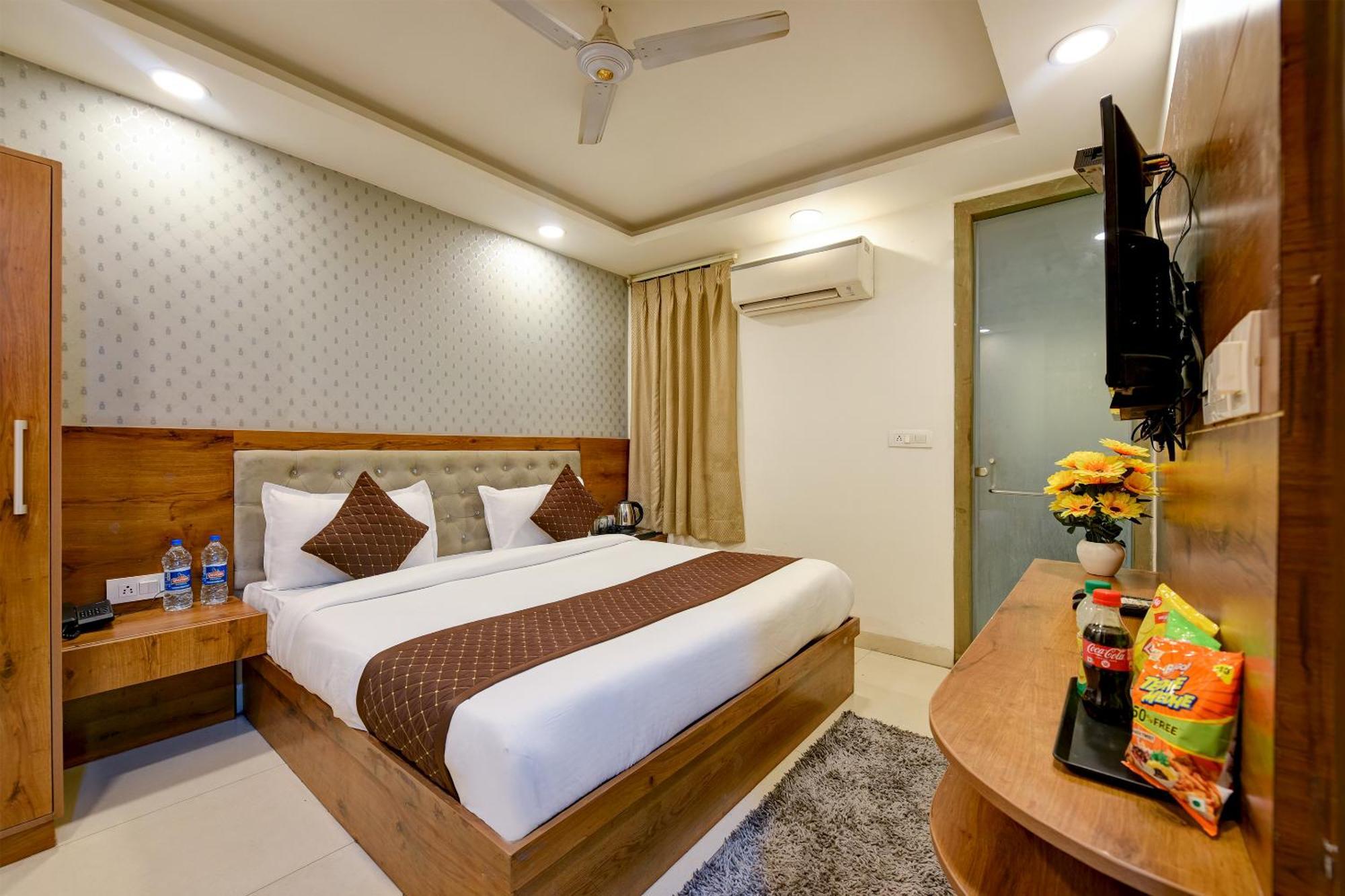 Glory Inn Near Delhi International Airport 4*